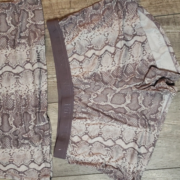 Vince Camuto-printed T-shirt and shorts Pajam - Picture 2 of 12